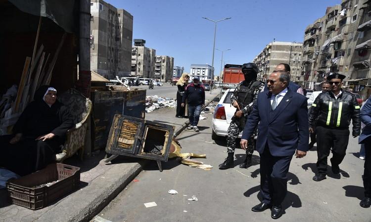 محافظ بورسعيد يتابع جهود إزالة الإشغالات وتحسين مستوى النظافة بحي الضواحي