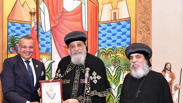 محافظ جنوب سيناء يوجه الدعوة للبابا تواضروس لزيارة المحافظة.. والأخير: أرض مباركة تجلى فيها الله محافظ جنوب سيناء يوجه الدعوة للبابا تواضروس لزيارة المحافظة.. والأخير: أرض مباركة تجلى فيها الله