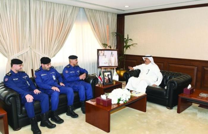 محافظ حولّي خلال اجتماعه بقياديي «الإطفاء» محافظ حولّي خلال اجتماعه بقياديي «الإطفاء»