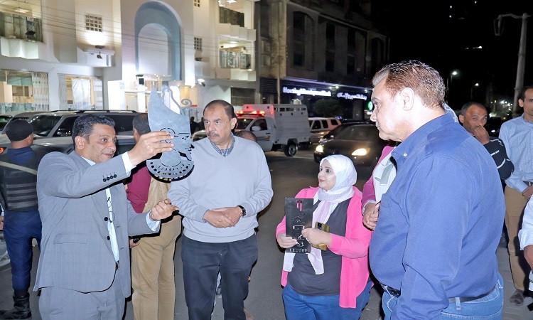 محافظ سوهاج يتابع أعمال تطبيق الهوية البصرية بميدان الثقافة 