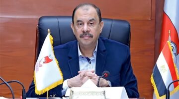 محافظ سوهاج يصدر قرارًا بحجز السيارات التي تقوم بتحصيل أجرة زائدة أو التحميل من خارج المواقف