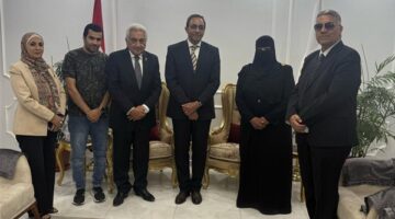 محافظ قنا يكرّم سفراء "مؤسسة سقيا الماء"