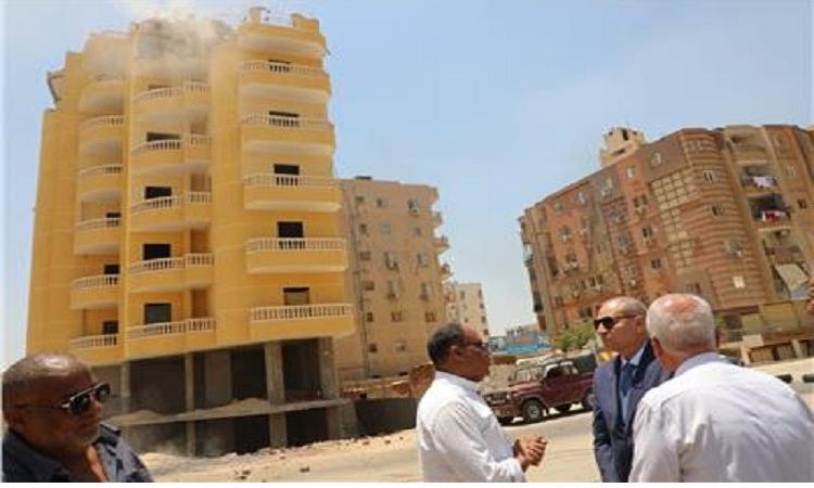 محافظة القاهرة تواصل إزالة الأدوار العليا المخالفة بالمقطم محافظة القاهرة تواصل إزالة الأدوار العليا المخالفة بالمقطم