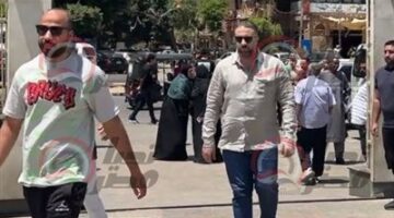 محمد سراج الدين عضو مجلس إدارة النادي الأهلي يشارك في جنازة أمح الدولي أشهر مشجعي القلعة الحمراء (فيديو)