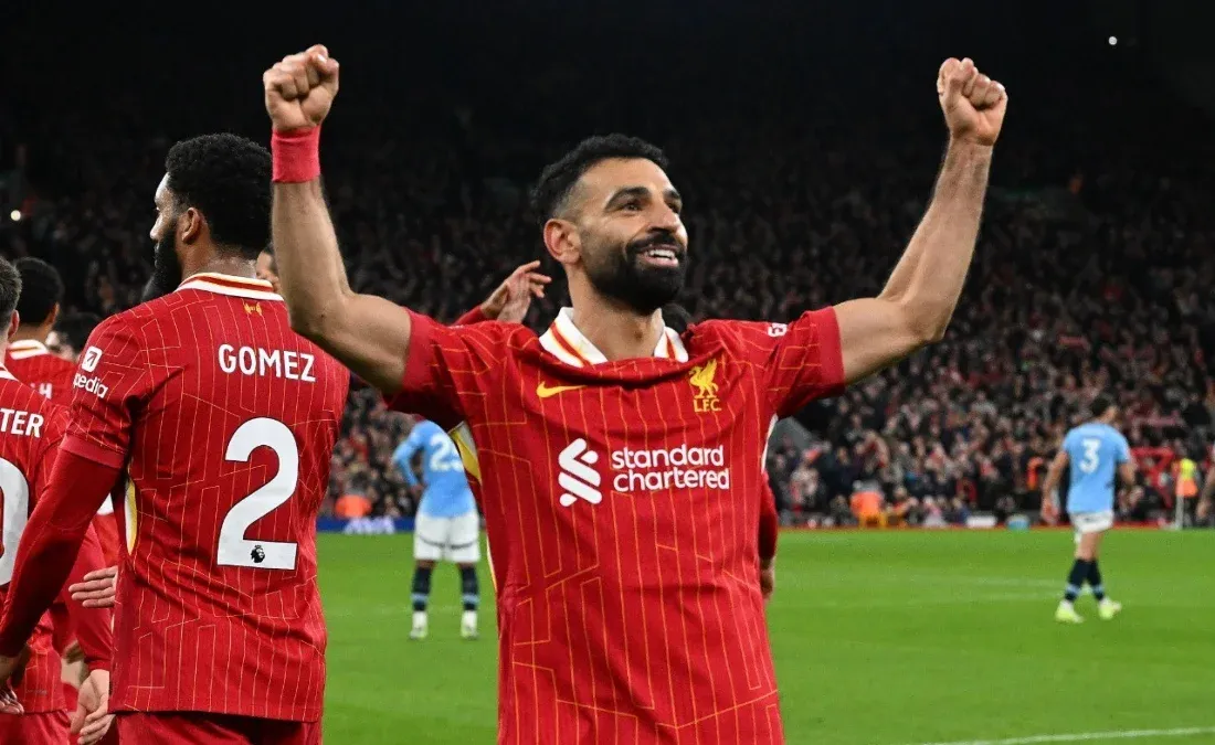 محمد صلاح يتوج بجائزة لاعب العام في الدوري الإنجليزي محمد صلاح يتوج بجائزة لاعب العام في الدوري الإنجليزي