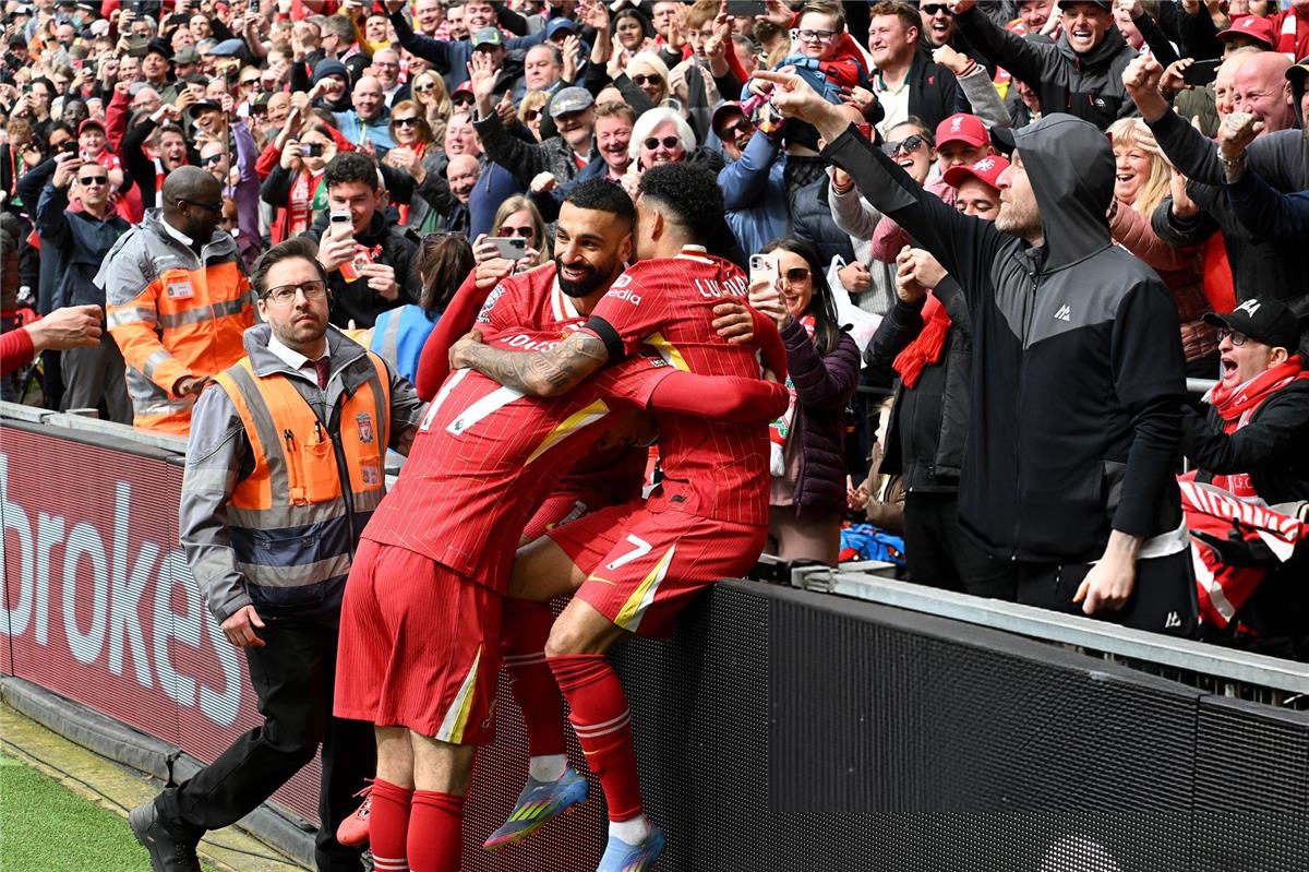 محمد صلاح: الوضع أسوأ على مقاعد البدلاء.. ومدينون بشئ ما لجماهير ليفربول محمد صلاح: الوضع أسوأ على مقاعد البدلاء.. ومدينون بشئ ما لجماهير ليفربول