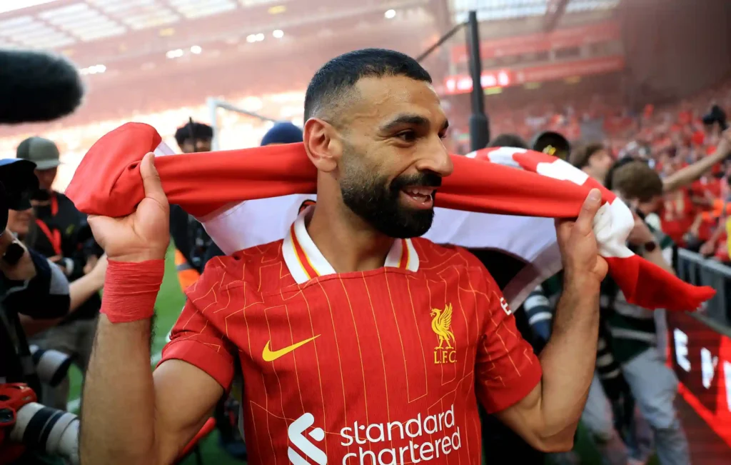 محمد صلاح يرفض احتفال نونيز بالخمر.. والأخير يصبّه عليه! محمد صلاح يرفض احتفال نونيز بالخمر.. والأخير يصبّه عليه!