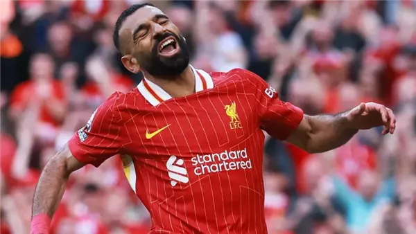 محمد صلاح يرفض «الخمر»..توتر بين الفرعون ونونيز خلال احتفالات ليفربول (فيديو) محمد صلاح يرفض «الخمر»..توتر بين الفرعون ونونيز خلال احتفالات ليفربول (فيديو)