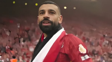 محمد صلاح يرفع علم مصر في الأنفيلد بعد تتويج ليفربول بالبريميرليج.. فيديو