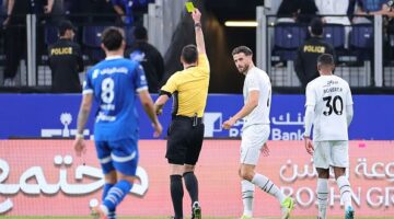 مدافع الشباب ينتقد التحكيم بعد التعادل مع الهلال