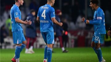 مدافع نابولي يغيب عن الملاعب لمدة أسبوعين