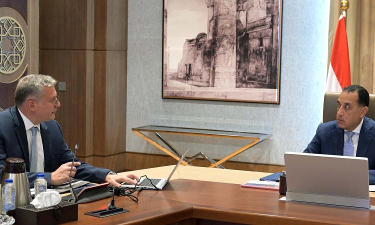 مدبولي: الدولة مهتمة بقطاع البترول وإتاحة المزيد من المحفزات للمستثمرين مدبولي: الدولة مهتمة بقطاع البترول وإتاحة المزيد من المحفزات للمستثمرين