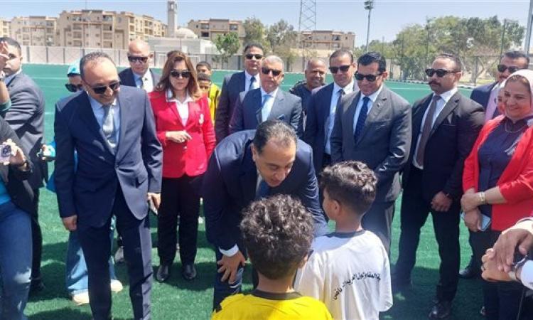 مدبولي يتفقد معسكر القرش الدولي المطور للشباب في الإسماعيلية مدبولي يتفقد معسكر القرش الدولي المطور للشباب في الإسماعيلية
