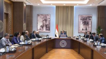 مدبولي يستعرض مع اللجنة الاستشارية للشئون السياسية موقف عدد من القضايا