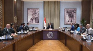 مدبولي يلتقي الرئيس التنفيذي لمتاجر "أمازون" لبحث فرص التوسع في السوق