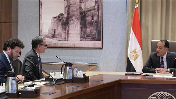 مدبولي يلتقي رئيس "أمازون" العالمية لبحث فرص التوسع في السوق المصرية مدبولي يلتقي رئيس "أمازون" العالمية لبحث فرص التوسع في السوق المصرية