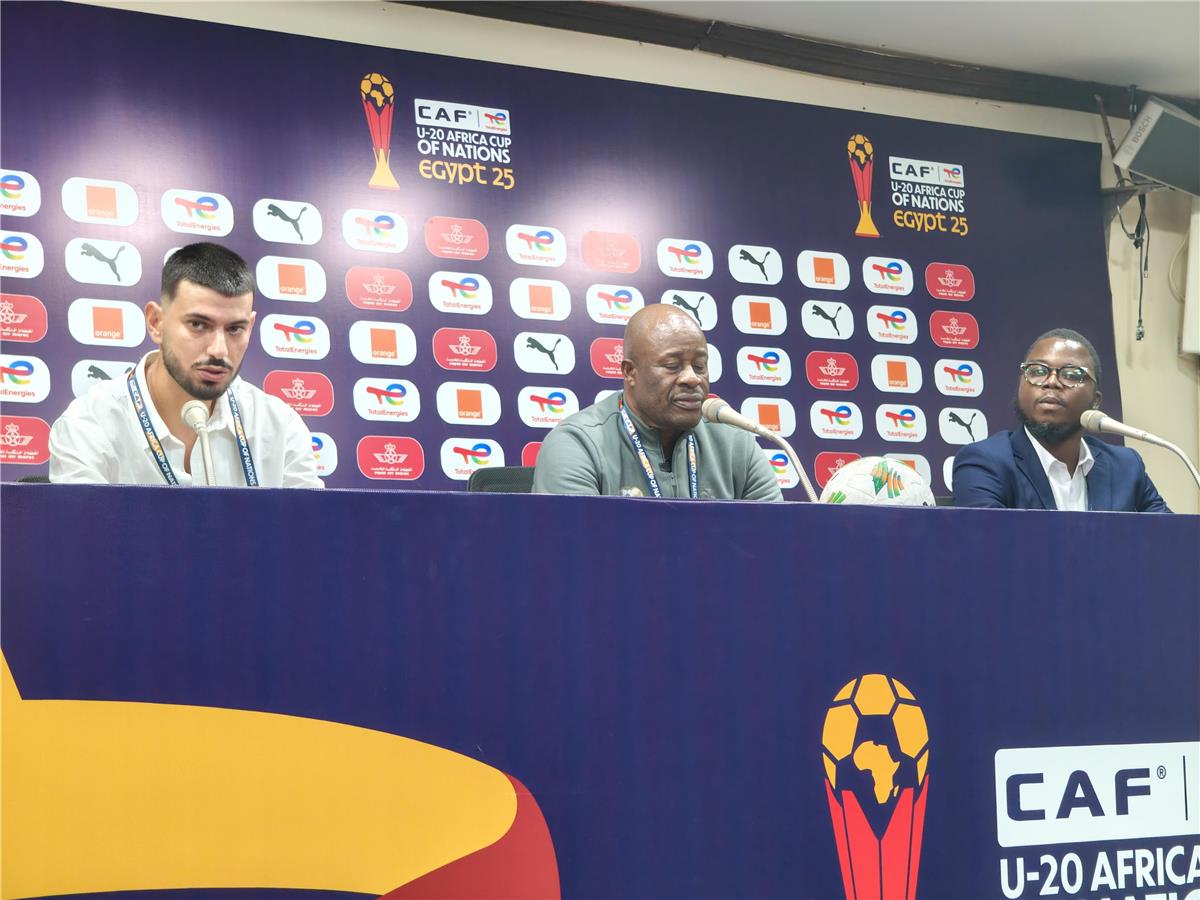 مدرب جنوب إفريقيا: لاعب منتخب مصر مميز جدًا.. وطريقتي الهجومية لن تتغير مدرب جنوب إفريقيا: لاعب منتخب مصر مميز جدًا.. وطريقتي الهجومية لن تتغير