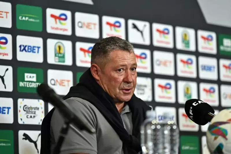 مدرب ستيلينبوش يتحدث عن نصيحة موسيماني.. وجماهير الزمالك “المرعبة” مدرب ستيلينبوش يتحدث عن نصيحة موسيماني.. وجماهير الزمالك “المرعبة”