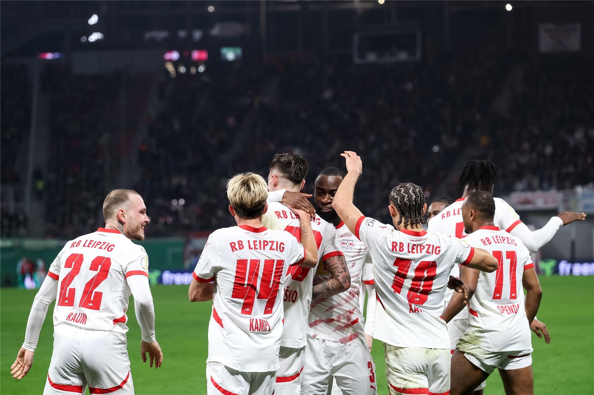 مدرب شيفيلد ينافس يايسله على تدريب لايبزيج مدرب شيفيلد ينافس يايسله على تدريب لايبزيج