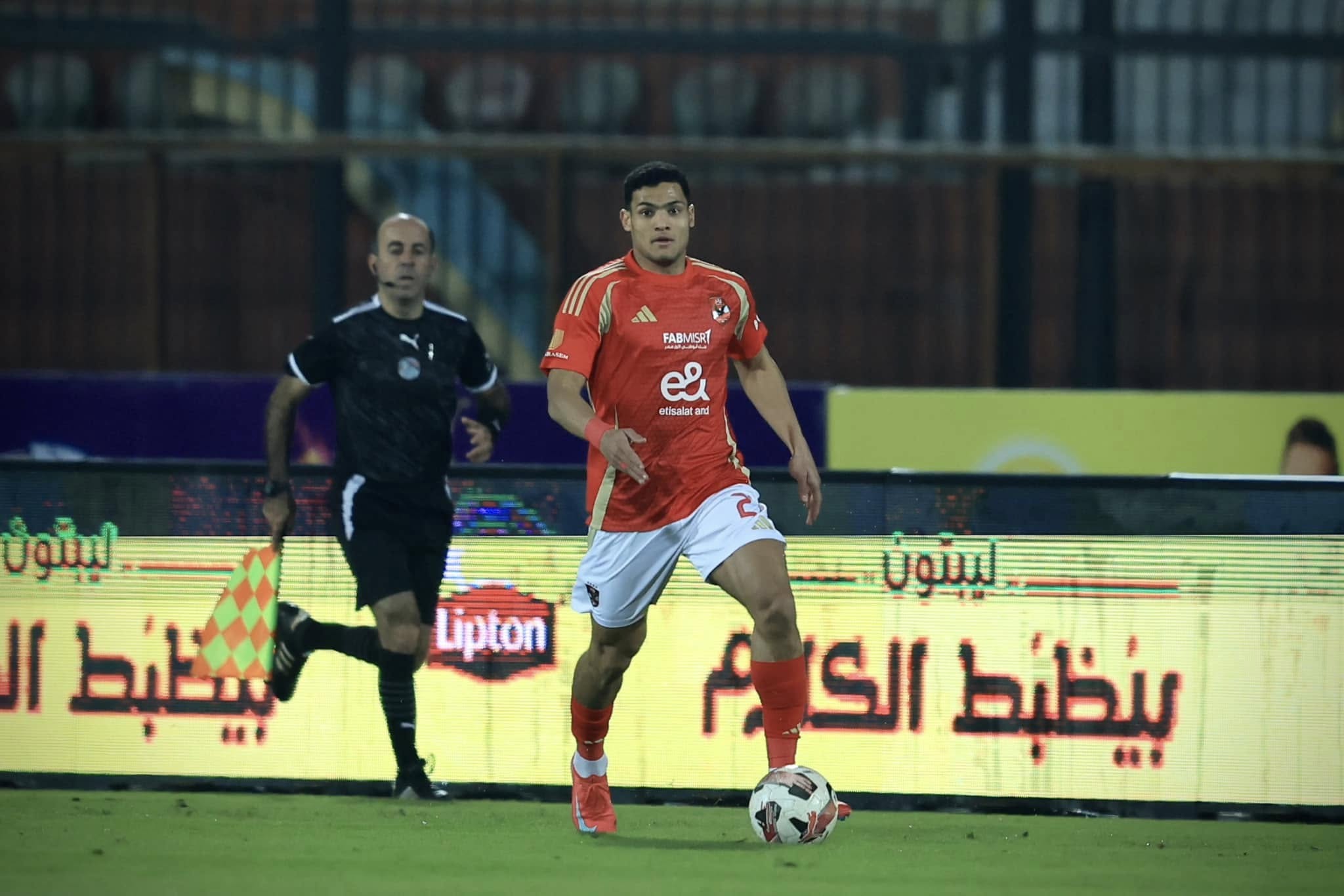 الأهلي يقدم عرضاً لتبادل اللاعبين مع زد للحصول على العش الأهلي يقدم عرضاً لتبادل اللاعبين مع زد للحصول على العش