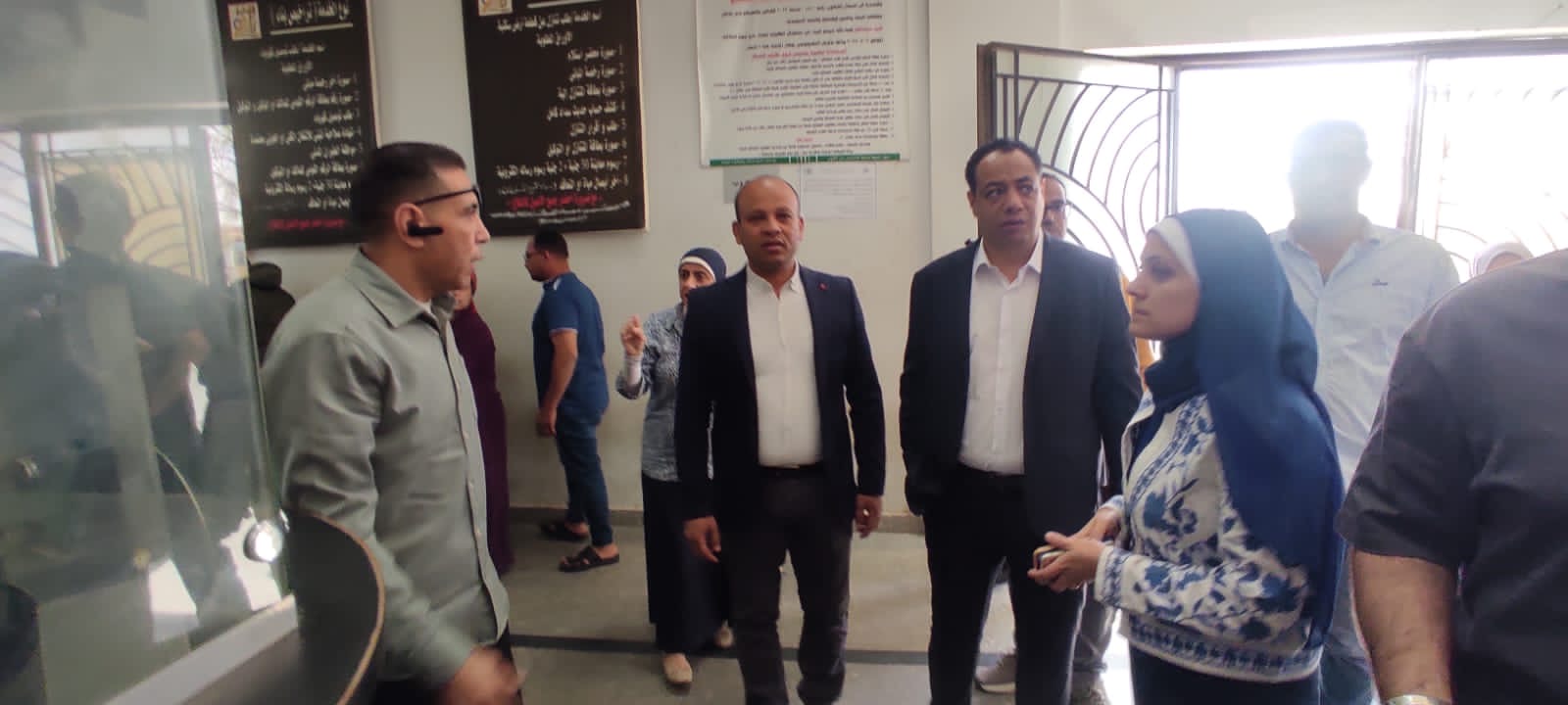 مسئولو الإسكان يتفقدون المركز التكنولوجي لخدمة المواطنين بجهاز 6 أكتوبر مسئولو الإسكان يتفقدون المركز التكنولوجي لخدمة المواطنين بجهاز 6 أكتوبر