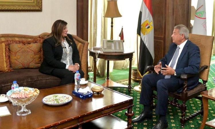 مساعد وزيرالسياحة ورئيس الأعلى للإعلام يناقشان سبل التوعية بشعائر الحج مساعد وزيرالسياحة ورئيس الأعلى للإعلام يناقشان سبل التوعية بشعائر الحج
