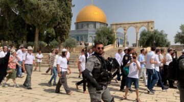 مستوطنون يقتحمون باحات الأقصي بحماية قوات الاحتلال بحجة الاعياد اليهودية