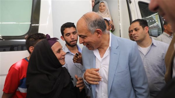 مسنة تؤدي فريضة الحج بتوجيه من محافظ المنيا.. ما القصة؟ مسنة تؤدي فريضة الحج بتوجيه من محافظ المنيا.. ما القصة؟