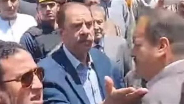 مشادات المسئولين بمحافظة سوهاج تشعل وسائل التواصل الاجتماعي مشادات المسئولين بمحافظة سوهاج تشعل وسائل التواصل الاجتماعي