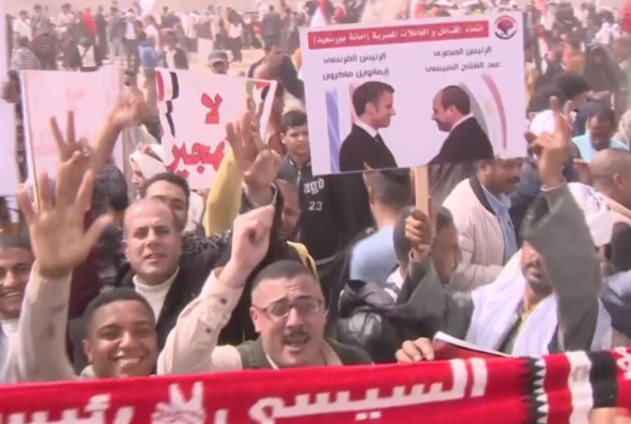 مشاهد لزيارة الرئيس السيسي وماكرون للعريش وسط احتشاد شعبي
