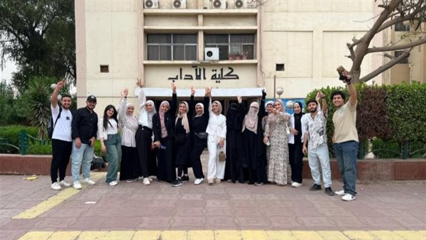 مشروعات إعلامية بآداب الزقازيق تجسد الولاء وتعزز الانتماء الوطني مشروعات إعلامية بآداب الزقازيق تجسد الولاء وتعزز الانتماء الوطني