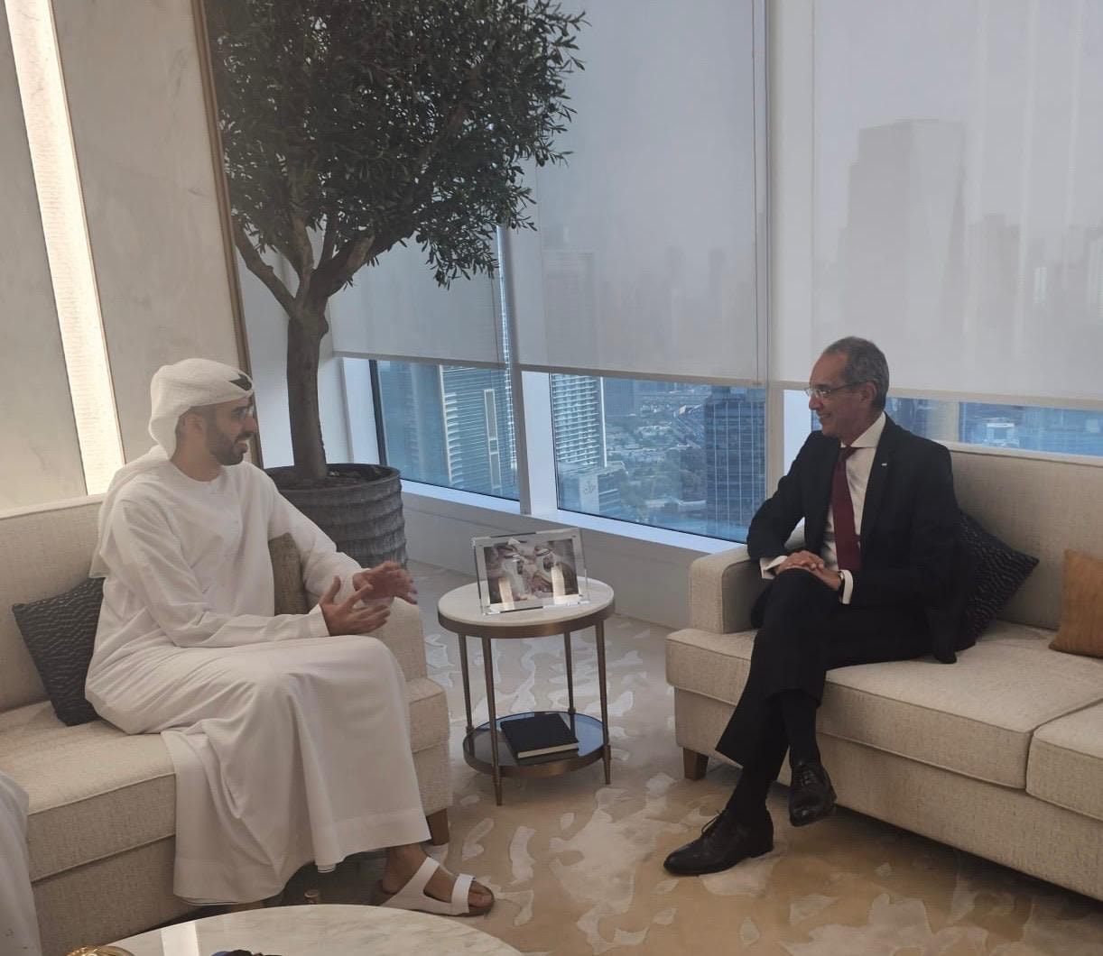مصر تبحث مع الإمارات تعزيز التعاون المشترك في مجال الذكاء الاصطناعي مصر تبحث مع الإمارات تعزيز التعاون المشترك في مجال الذكاء الاصطناعي