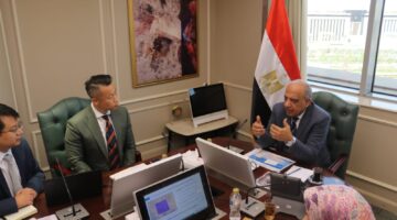 مصر تبحث مع شركة ستيت جريد الصينية التوسع فى استخدام بطاريات تخزين الطاقة
