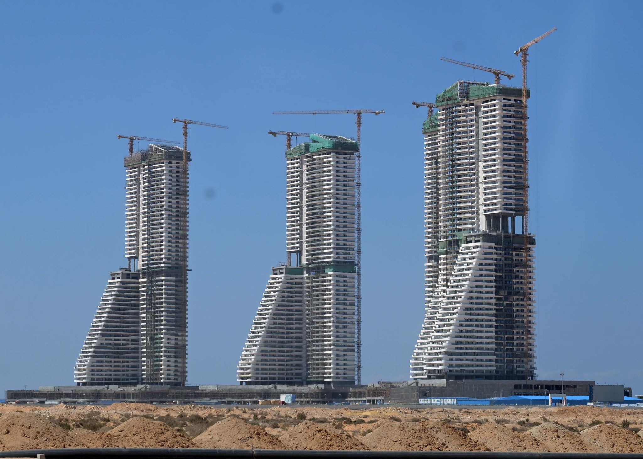مصر تطور مشروع الداون تاون على مساحة 33.79 فدان تضم 40 عمارة سكنية ومرافق متعددة 
