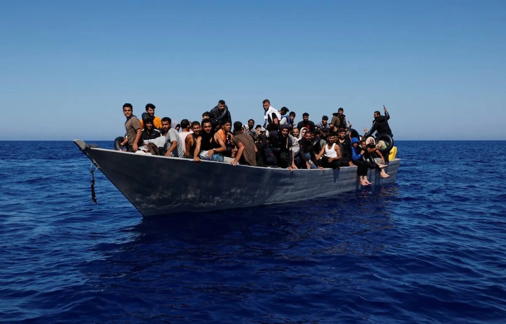 مصرع 8 أشخاص وإنقاذ 29 إثر غرق قارب قبالة سواحل تونس