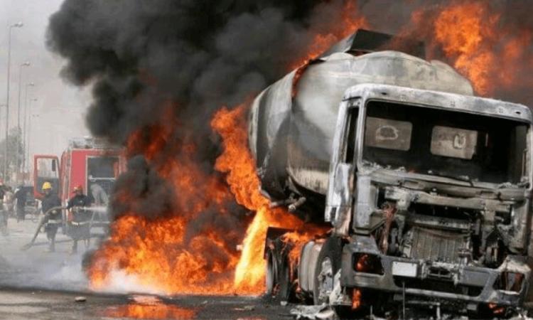 مصرع وإصابة 71 شخصا جراء انفجار ناقلة نفط جنوب غربي باكستان مصرع وإصابة 71 شخصا جراء انفجار ناقلة نفط جنوب غربي باكستان