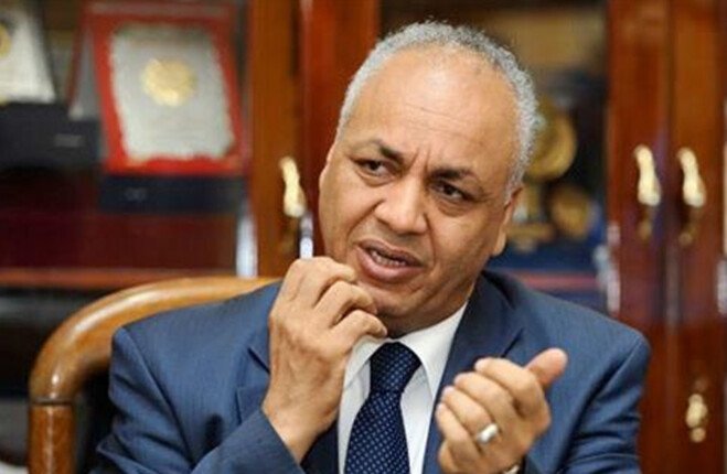 مصطفى بكري يهاجم صحيفة «الجارديان» بعد وصفها لـ السيسي بـ «الرئيس المؤقت» مصطفى بكري يهاجم صحيفة «الجارديان» بعد وصفها لـ السيسي بـ «الرئيس المؤقت»