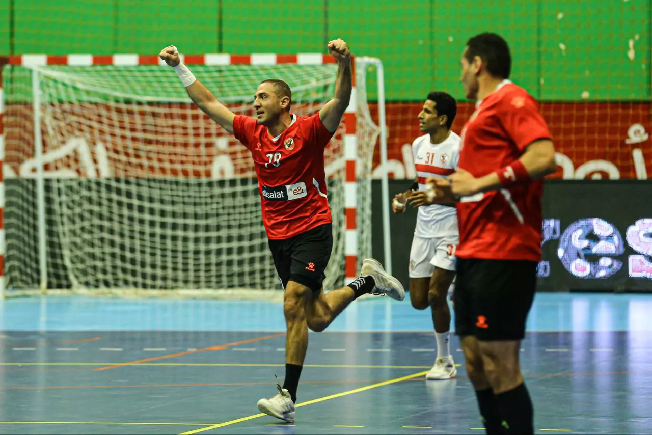 ملحمة يد حمراء.. الأهلي بطلًا لكأس مصر على حساب الزمالك ملحمة يد حمراء.. الأهلي بطلًا لكأس مصر على حساب الزمالك