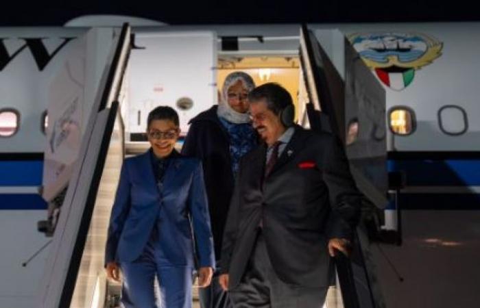 ممثل سمو الأمير سمو الشيخ أحمد العبدالله يصل إلى ألمانيا للمشاركة في احتفالية مرور 50 عاماً على الشراكة مع «مرسيدس بنز» ممثل سمو الأمير سمو الشيخ أحمد العبدالله يصل إلى ألمانيا للمشاركة في احتفالية مرور 50 عاماً على الشراكة مع «مرسيدس بنز»