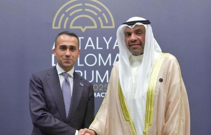 ممثل سمو ولي العهد يلتقي الممثل الخاص للاتحاد الأوروبي لمنطقة الخليج على هامش منتدى أنطاليا