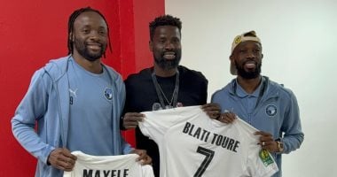 من لندن إلى مكناس.. قميصا بيراميدز على أكتاف نجم أرسنال السابق من لندن إلى مكناس.. قميصا بيراميدز على أكتاف نجم أرسنال السابق