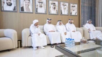 منصور بن محمد يقدم واجب العزاء في وفاة راشد بن علي الشعفار