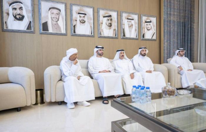 منصور بن محمد يقدم واجب العزاء في وفاة راشد بن علي الشعفار منصور بن محمد يقدم واجب العزاء في وفاة راشد بن علي الشعفار