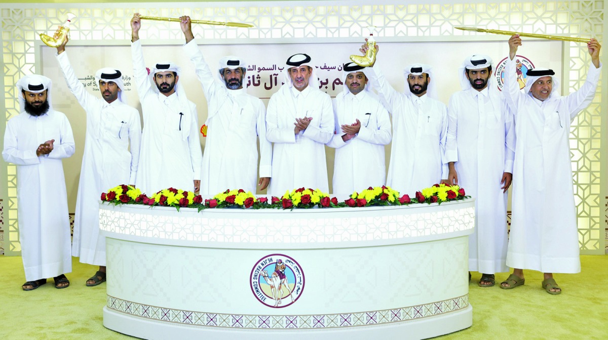 مهرجان سمو الأمير للهجن.. الشعار العنابي يتألق بسوبر هاتريك ذهبي مهرجان سمو الأمير للهجن.. الشعار العنابي يتألق بسوبر هاتريك ذهبي