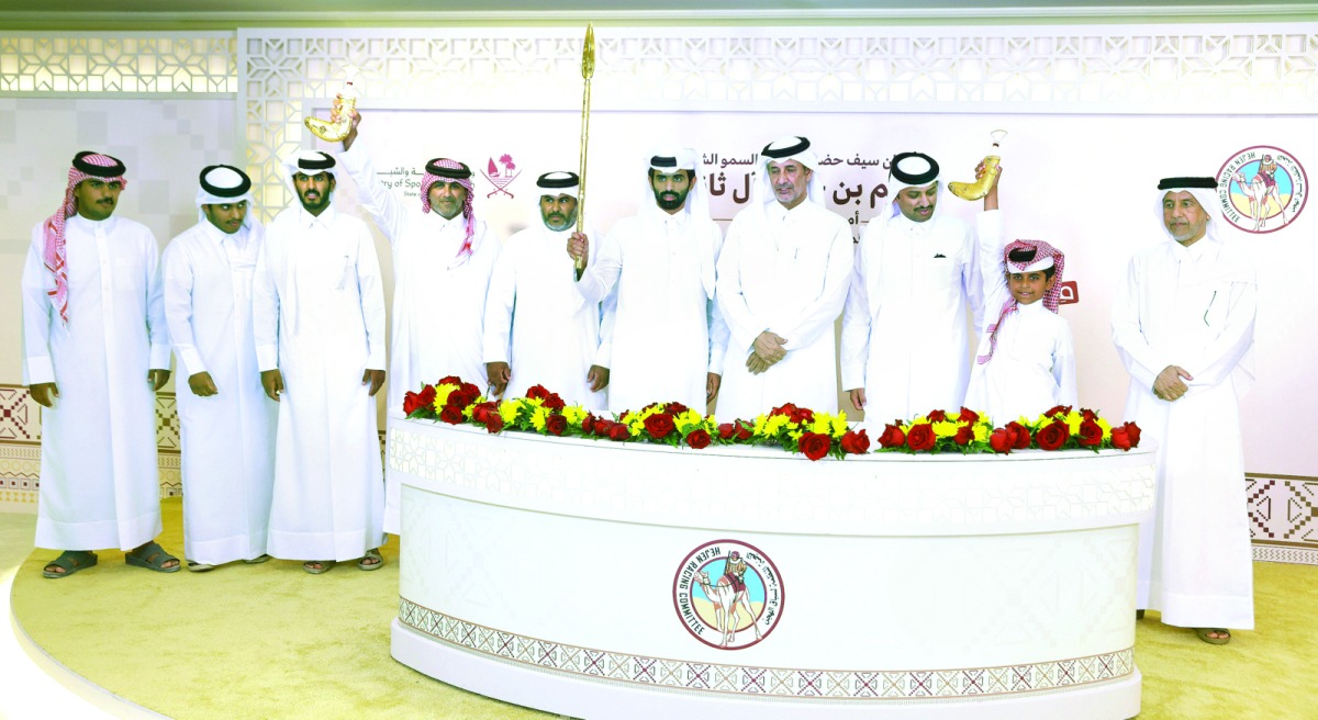 مهرجان سمو الأمير للهجن.. هاتريك ذهبي للشعار العنابي مهرجان سمو الأمير للهجن.. هاتريك ذهبي للشعار العنابي