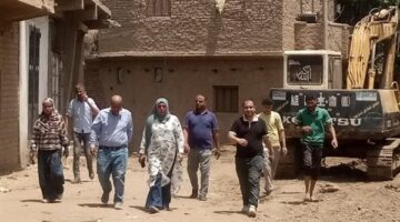 مواصلة تنفيذ أعمال مشروع الصرف الصحي بمركز الزينية في الأقصر (صور)