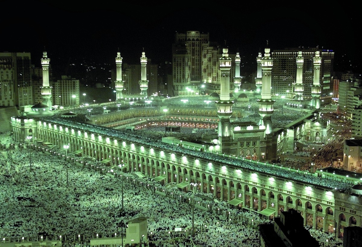 مواطنون لـ "الشرق": الحج من قطر الأغلى عالمياً ! مواطنون لـ "الشرق": الحج من قطر الأغلى عالمياً !