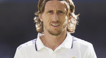 مودريتش يقترب من امتلاك أسهم نادي في الدوري الإنجليزي