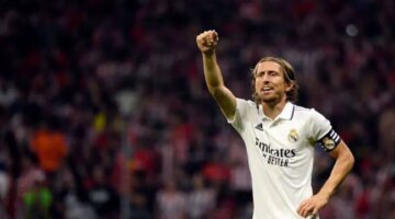 مودريتش يقترب من شراء حصة في نادي سوانزي الإنجليزي