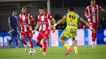 موكوينا يستبعد ثنائيًا بارزًا قبل ديربي الوداد ضد الرجاء في الدوري المغربي